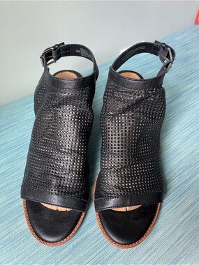 Sofft Black Open-Toe Ankle-Strap Sandals